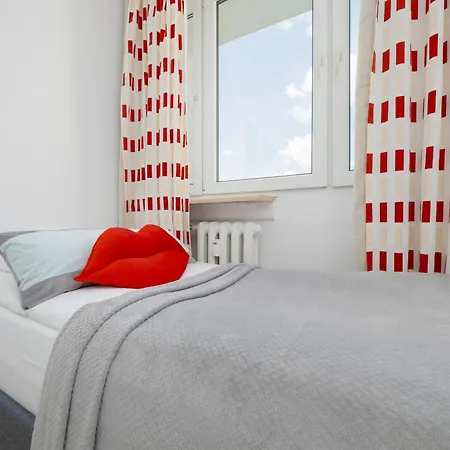 Comfortable One-bedroom Mokotow By Renters דירה